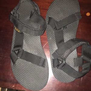 Barely used teva strap Sandler’s